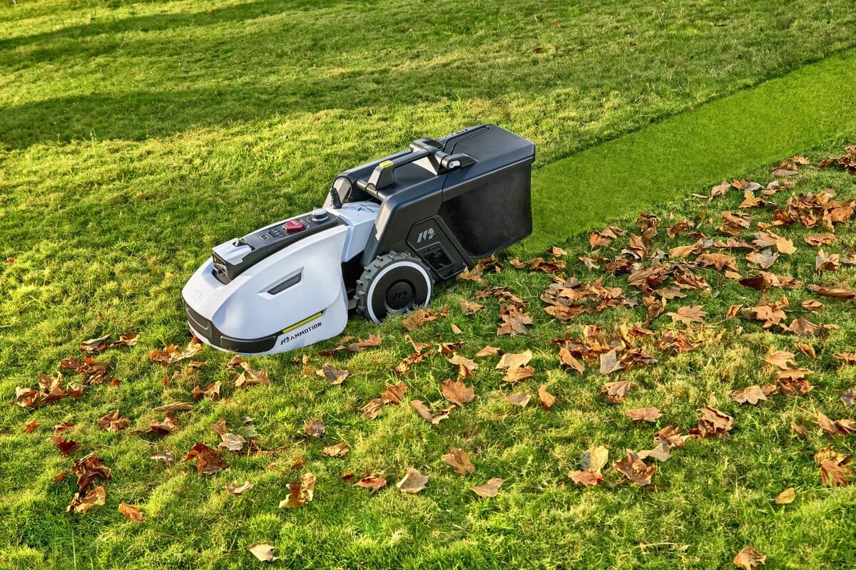 Mammotion Yuka — Der erste Mähroboter mit Selbstentleerung und Kehrfunktion