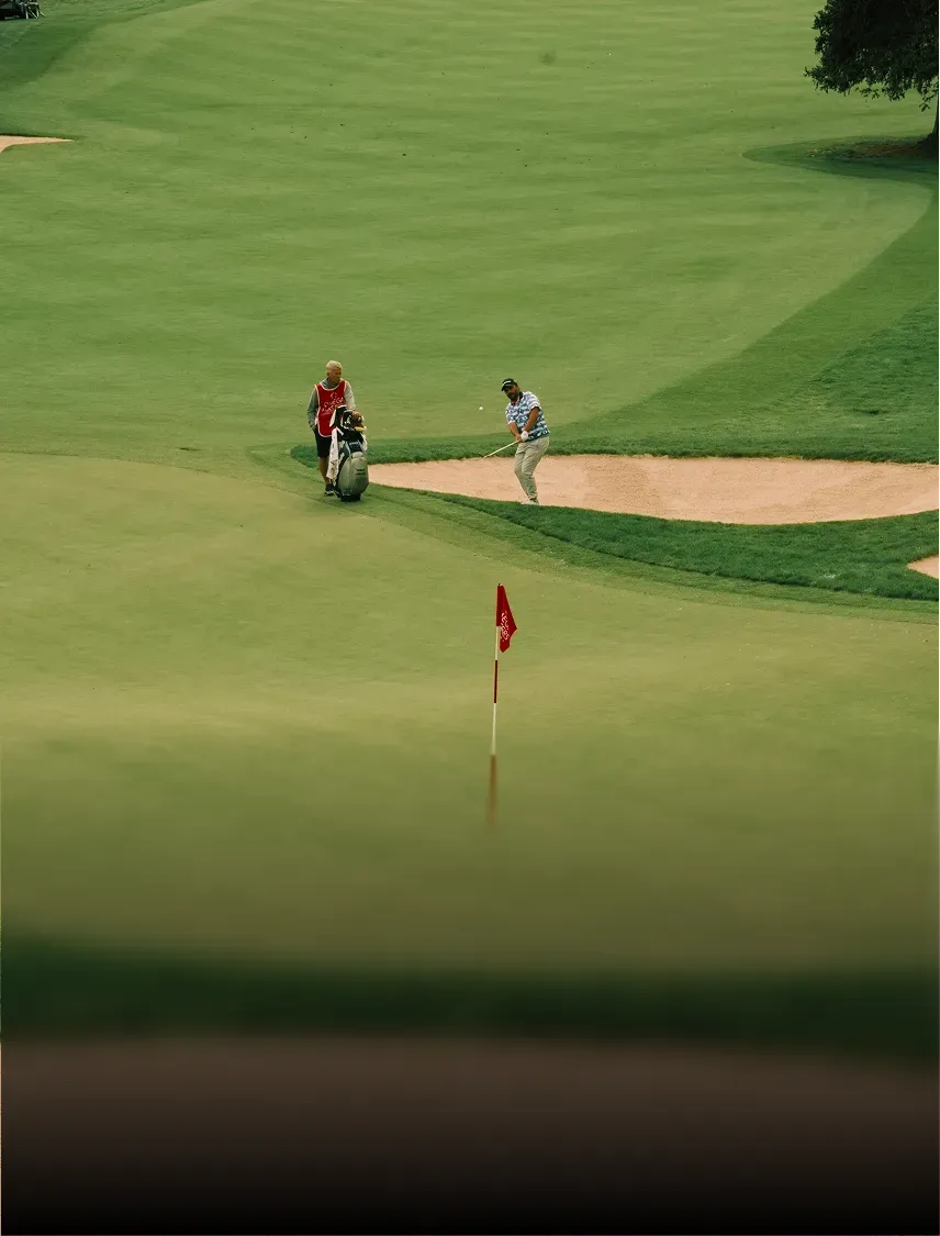 Fairway und Bunker auf einem Golfplatz
